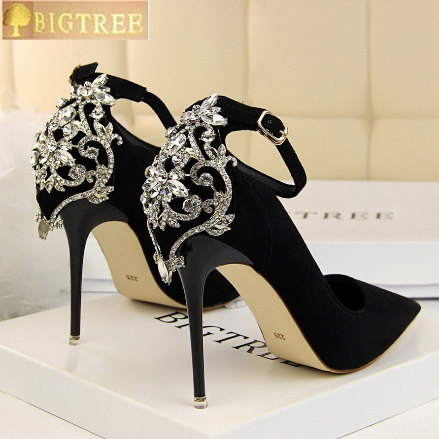 Elegant Crystal Pointed Toe Wedding Shoe