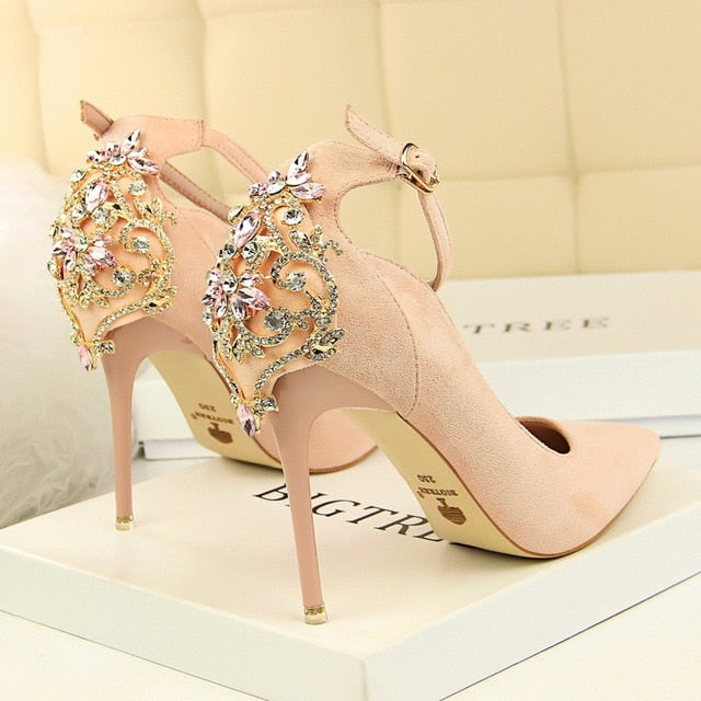 Elegant Crystal Pointed Toe Wedding Shoe