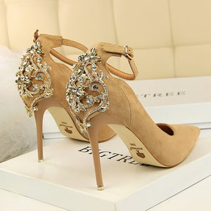 Elegant Crystal Pointed Toe Wedding Shoe