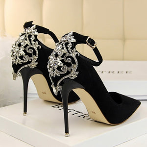 Elegant Crystal Pointed Toe Wedding Shoe