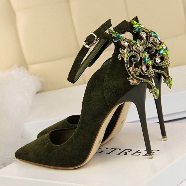 Elegant Crystal Pointed Toe Wedding Shoe